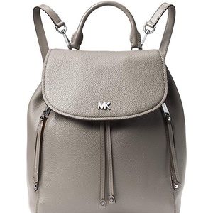 🆕 Michael Kors Backpack - Evie
✨👜✨